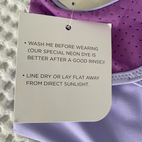 Fabletics Medium Impact Shine Sports Bra - Picture 4 of 4